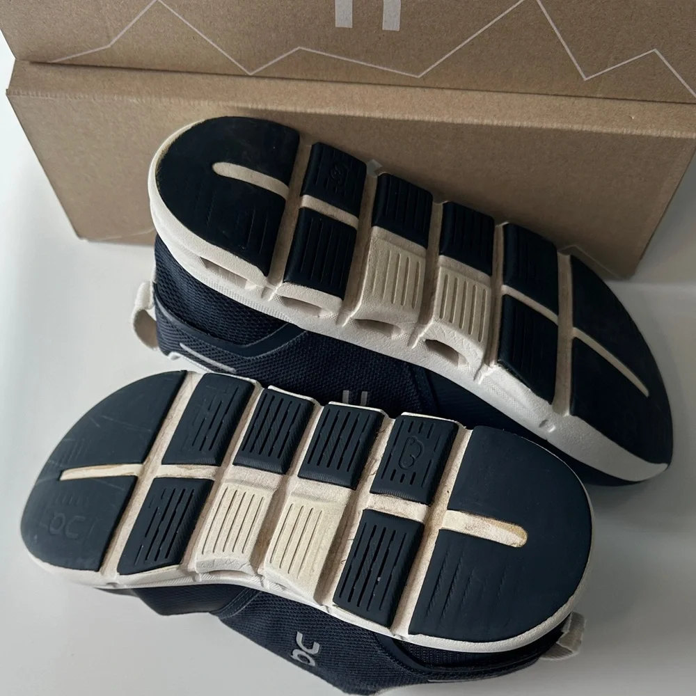 On Running Cloud Play Midnight White Size 3 Kids - Picture 4 of 6